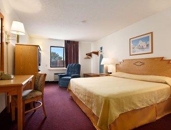 Super 8 By Wyndham Santa Fe Hotel Екстериор снимка